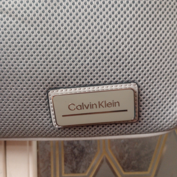 Calvin Klein womens Silver Jessie Top Zip Organizational Crossbody Bag - Picture 2 of 8